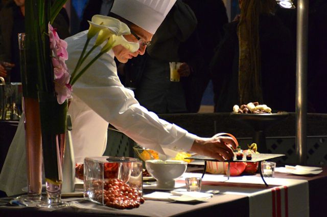 Ambiance tamisée pour mettre en valeur des plats raffinés aux saveurs exquises.