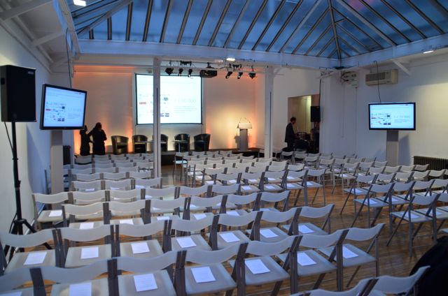 Installation d'une pièce dédiée à des présentations.