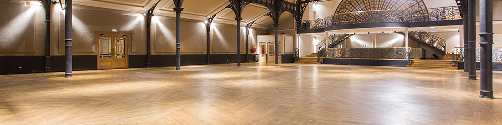 Intérieur de la salle de réception et de spectacles l'Elysée Montmartre